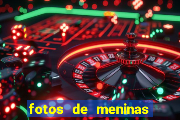 fotos de meninas de cabelo cacheado no espelho